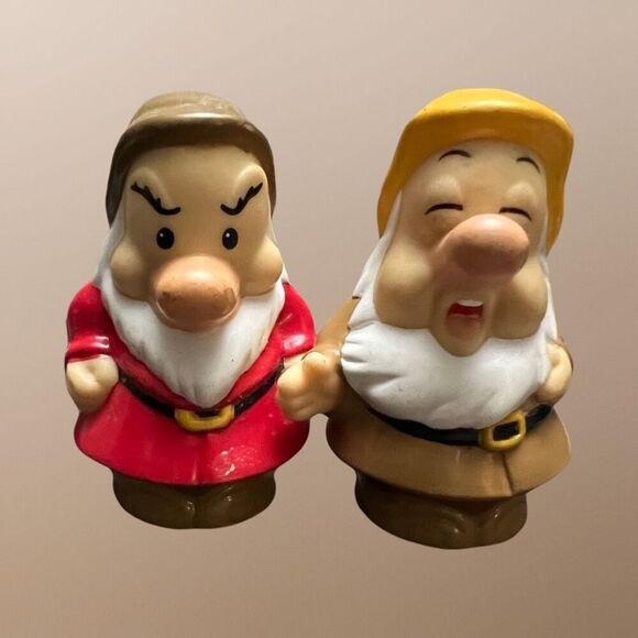 2012 Fisher Price Little People Seven Dwarfs Grumpy & Sleepy Figures B16 - Picture 1 of 2